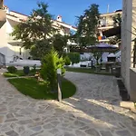 Litsa Apartament *